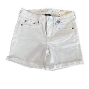 American Eagle women’s white shorts